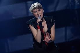 The sound and video does not quite match, but that's my fault. Ella Marie Haetta Isaksen Far 4500 Per Konsert Etter Stjernekamp Seieren Vg