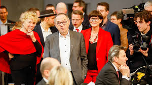 Wie der tagesspiegel berichtet, habe giffey die reise zu einem kongress in griechenland als urlaubszeit angegeben. Franziska Giffeys Probleme Ehemann Verliert Beamtenstatus