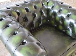 Chesterfield sofas im klassisch englischen stil liegen aktuell im trend. Chesterfield Sessel Antique Clarendon Abode Sofas Leder Holz Grun