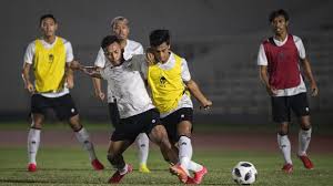 Sementara itu, kehadiran arif membuat lini pertahanan timnas indonesia kini beraroma persebaya. Tiba Di Dubai Timnas Indonesia Tunggu Hasil Pcr Swab