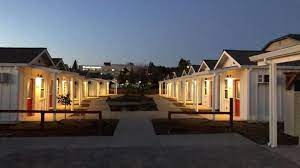 Kansas City Refuses To Let Veterans Stay Homeless Builds Tiny Home Villages To House Them Tiny House Community Tiny House Village Small House Village
