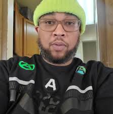 Hi all, I've got an Skoda Superb iV with the MIB3 unit which has some  random issues. To my understanding there are multiple software versions  released for this unit, and as far