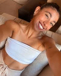 Abril Vidal's Instagram, Twitter & Facebook