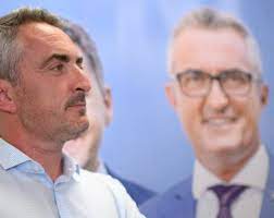 Selon le sénateur et conseiller municipal de marseille, sa décision de quitter le rassemblement national s'explique d'ailleurs en partie par le . Le Senateur Rn Stephane Ravier Annonce Son Ralliement A Eric Zemmour Nice Matin