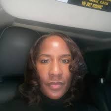 Ne-Yo離婚後與兩位女伴牽手,稱一夫多妻制應合法化! 👀 想法? 💭