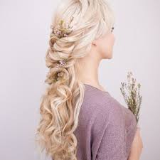 Portrait Of An Elegant Young Woman With Blond Hair Trendy Hairstyle Sac Boyasi Sac
