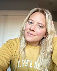 Ashley Mason's Instagram, Twitter & Facebook