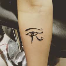Colección de ajriver • última actualización hace 3 semanas. 40 Cute And Small Tattoos For Girls Cool Design Ideas Tatuajes De Ojo Egipcios Ojo De Horus Tatuaje Tatuaje De Oreja