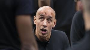 Fox, Barnes help Kings pull away to beat Wizards 119-105