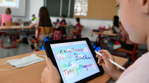 Schule Bayern Gibt Zwei Milliarden Euro Fur Schul Digitalisierung Aus Augsburger Allgemeine
