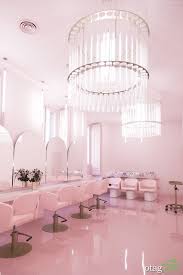 دکوراسیون سالن زیبایی خود را اینگونه چیدمان کنید Interieur De Salon Decoration Salon De Beaute Mobilier Salon De Coiffure