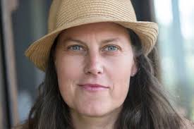 Lisa Bono's Instagram, Twitter & Facebook