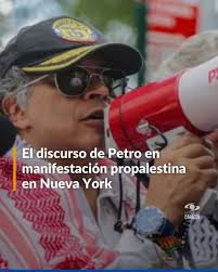 Un "ejército de salvación" global 👉https://tinyurl.com/4saesuya El  mandatario colombiano, quien esta semana dio su último discurso en la  Asamblea General de la ONU, participó en la marcha vistiendo una kufiya  sobre sus