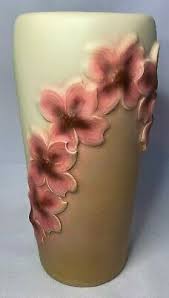 Tommy Bahama Floral Lei Tropical Hawaiian Flower Vase 8 Tall In 2020 Hawaiian Flowers Floral Vintage Hawaiian