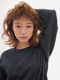 現ミディアムヘアを倍垢抜けする髪型 今年トレンド15選 hair グランジヘアー ミディアムヘア 中性 ヘア