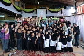 Assistant of rumah pengasih warga prihatin (prihatin), mrs. Warga Prihatin Meriah Lebih 1 000 Pengunjung Hadir Bagi Memeriahkan Majlis Rumah Terbuka Dan Karnival Jualan Amal Rumah Pengasih Warga Prihatin Rpwp Di Sungai Ramal Baru Kajang Hari Ini Pengasas Merangkap Pengetua