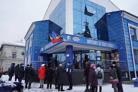 Indiferent de faptul dacă intenționezi să vinzi sau să cumperi un bun imobil, este binevenit să cunoști suficiente detalii despre taxele și impozitele care se aplică tranzacției respective. Pentru Impozite Si Taxe La Coada Darile Cu 3 8 Mai Mari La Bistrita Foto