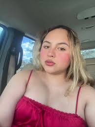 Velinda Reyes's Instagram, Twitter & Facebook