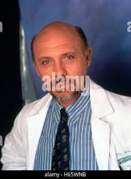 Hector Elizondo Television: Chicago Hope (1994) Characters: Dr. Phillip  Watters 18 September 1994 **WARNING** This Photograph is for editorial use  only and is the copyright of 20 CENTURY FOX TV and/or the