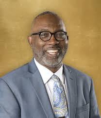 Larry Mckenzie's Instagram, Twitter & Facebook