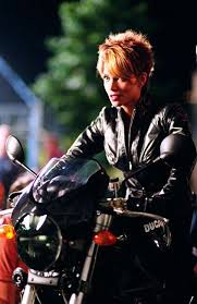 Pictures Photos Of Halle Berry Halle Berry Hairstyles Halle Berry Short Hair Catwoman Halle Berry