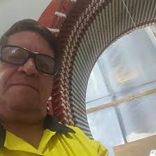 Which car should go first? 3 ر 2 1