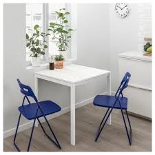 Το ikea family είναι για όλους εσάς που έχετε πάθος για το σπίτι και ψάχνετε πολλές ιδέες και ikea for business. Melltorp Nisse Tisch Und 2 Klappstuhle Weiss Dunkel Blaulila Tisch Weiss Ikea Tisch Weiss Und Tisch