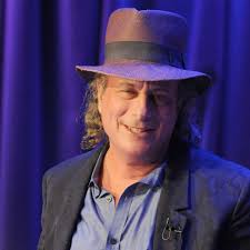 Genesis in Paris in June 1977, for a series of 5 concerts at the Palais des  Sports. Archives Filipacchi.