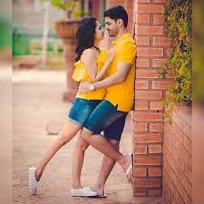 20 Beautiful Pose Ideas For Pre Wedding Shoot Artsycraftsydad Pre Wedding Poses Indian Wedding Photography Poses Wedding Photoshoot