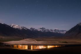 The country's striking landscapes that have enticed filmmakers and nature lovers alike to cherish its unspoiled horizons. 5 Essential New Zealand Landscape Hotels Room Wild