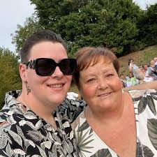 Hi all can you put unrotted horse manure in compost bin please TIA