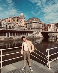 Eduard Torres On Instagram Me Flipa Bilbao Y Estoy Super Happy Esta Noche Estaremos En La Gala De Los Mtvema Nos Quedaremos Una Noche Mas Porque