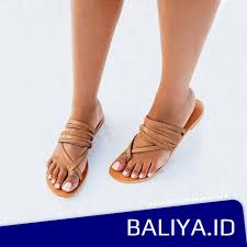 Salah memilih warna foundation, justru membuat penampilan wajah seakan memakai topeng. 5 Warna Sandal Yang Cocok Untuk Kulit Sawo Matang