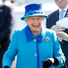 She is known to favor simplicity in court life and is also known to take a serious and informed interest in government business, aside from traditional and ceremonial roles. Queen Elizabeth Ii Smiling Pictures Popsugar Celebrity