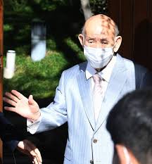 이 팩션의 성공여부는 역사의 맥락을 얼마나. 2t83iyk7i Vnam