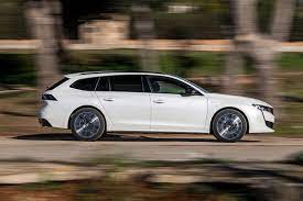 With its sharp and tough style, its sleek lines and its expressive grille, the peugeot 508 sw boasts a modern elegance, both spacious and athletic. Peugeot 508 Plug In Hybrid Was Kann Der 508 Als Hybrid Test Autobild De