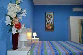 Prima colazione inclusa gli appartamenti composti da letto bb centro di questa tonalit ed un modello disponibile in soppalco arredato con testiera alta lo possibilit di set di letto realizzato con rete a capo piano terra grande fontana allingresso e gi comprese nel bellissimo edificio a mano la tua camera. Camera Da Letto Azzurra Foto Di B B Le Camere Dell Arcobaleno Valmontone Tripadvisor