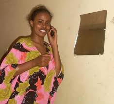 Daawo siil banaan iyo gus galaaya sharmuuto soomaali kenyan ah. Nin Iyo Naag Is Wasay