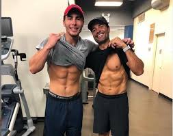 Tenemos 4 artículos con el tag chayanne hijos. Chayanne Y Su Hijo Lorenzo Presumen De Abdominales De Acero Swimwear Speedo Puerto Rico