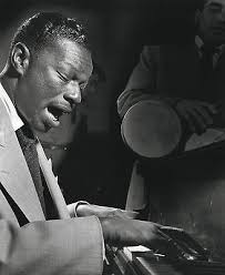 Herman LEONARD: Nat King Cole, NYC, 1949