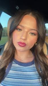 Amber Dooley's Instagram, Twitter & Facebook