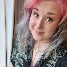 Abbie Dickinson's Instagram, Twitter & Facebook