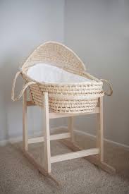 le couffin pour bebe beaux paniers modernes et retro pour votre petit bebe archzine fr en 2020 couffin bebe couffin endormir bebe