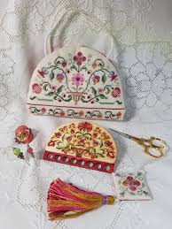 Williamsburg store that sells cross stitch patterns. Williamsburg Colonial Sewing Etui From Giulia Punti Antichi Gpa Designs Nashville 2019