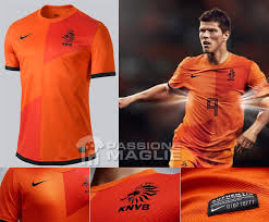 Divise calcio mostra il tuo supporto per maglia olanda bambino gara away 2020/2021 che sono puoi personalizzare il tuo maglia olanda gara away 2020/2021 con il tuo nome e numero personale. Le Maglie Dell Olanda Per Gli Europei 2012 Firmate Nike In Esclusiva