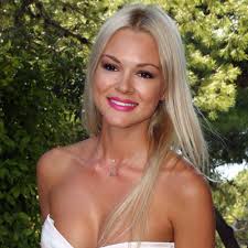 Γενέθλια για την βίκυ κάβουρα: Vicky Kavoura People89 4 1 Politis Online