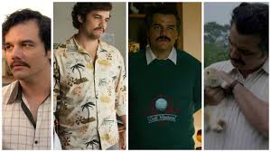 John jairo velásquez, à droite, signe un billet de banque à une femme devant la tombe de pablo escobar. Look Vintage 18 Lecons De Style De Pablo Escobar Dans La Serie Narcos