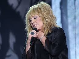 Мать — виктория марковна киркорова (лихачёва) (7 апреля 1937 — 30 апреля 1994), была ведущей концертов, умерла от рака. Pugacheva Plachet Kogda Slushaet Svoi Zapisi Mk