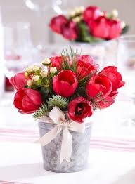 50 Easy Christmas Centerpiece Ideas Christmas Centerpieces Christmas Flower Arrangements Christmas Arrangements