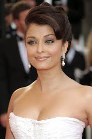High Quality Bollywood Celebrity Pictures: Aishwarya Rai Bachchan Sexiest  Cleavage Show In White Dress At Up Premiere At The 62nd Annual Cannes  Film Festival